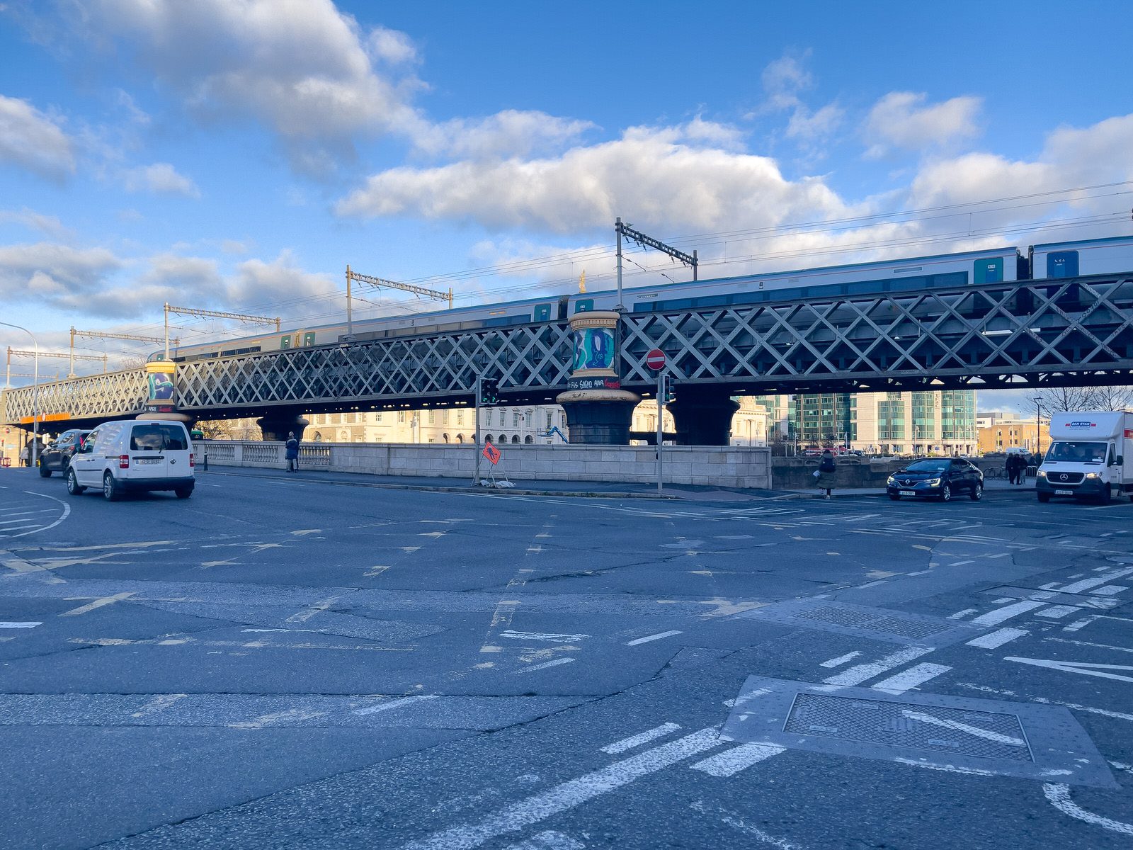 A WALK ALONG BURGH QUAY [THE SOUTH QUAYS IN DUBLIN CITY]-225518-1