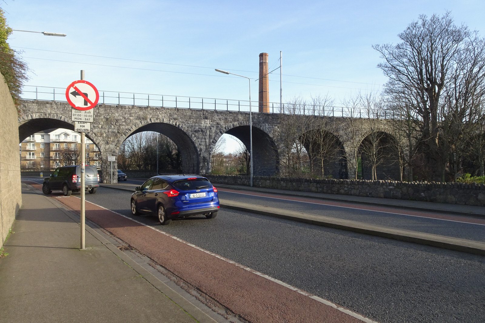 THE MILLTOWN LUAS TRAM STOP A FEW DAYS BEFORE CHRISTMAS DAY [AND NEARBY]-226253-1